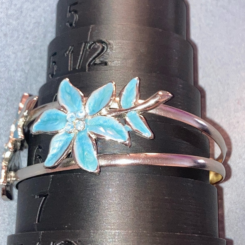 Turquoise Floral Silver Tone Braclet - Blue Flower Design - Picture 3 of 6